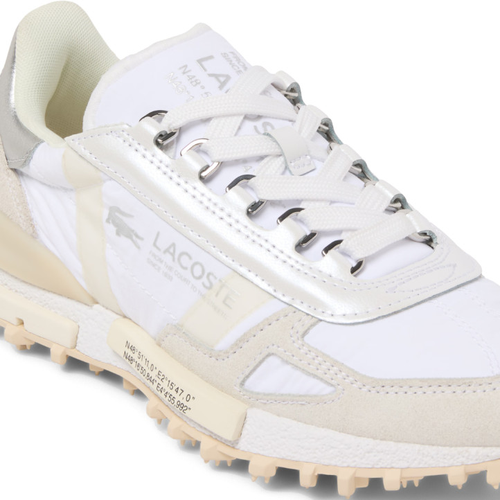 Zapatillas Lacoste Elite Active de mujer blancas con detalles metalizados y suela beige - Querol online