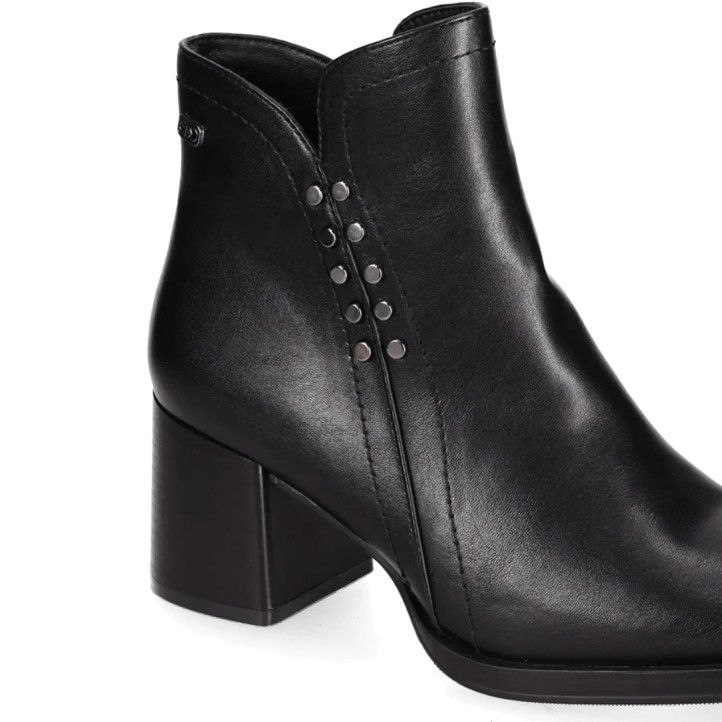 Botins Chika 10 de dona negres amb taló ample i reblons metàl·lics laterals - Querol online