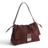 Bolso AMICHI de hombro marrón chocolate con acabado de antelina y solapa