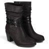 Botines tacón Chika 10 negros con caña arrugada, hebillas decorativas y tacón ancho