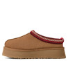 Esclops UGG Tazz II en color Chestnut amb plataforma i detall trenat vermell