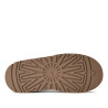 Esclops UGG Tazz II en color Chestnut amb plataforma i detall trenat vermell