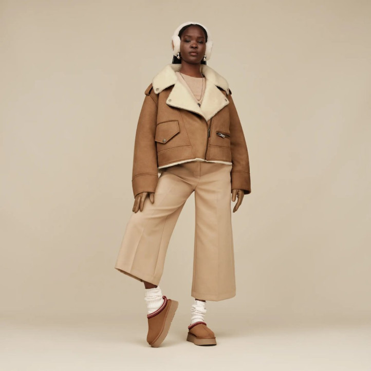 Esclops UGG Tazz II en color Chestnut amb plataforma i detall trenat vermell - Querol online