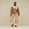 Esclops UGG Tazz II en color Chestnut amb plataforma i detall trenat vermell
