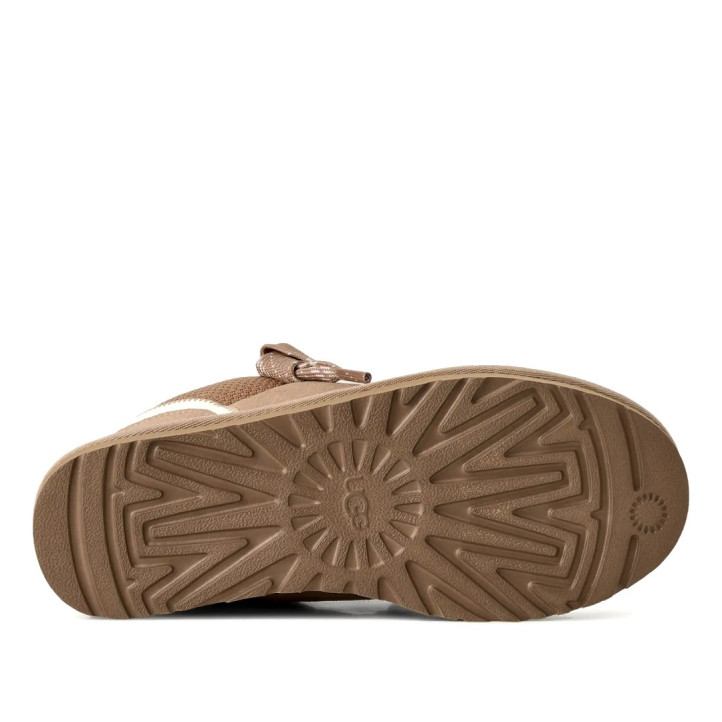 Sabatilles UGG Lowmel en color Sand amb cordons amples i detalls de camussa - Querol online