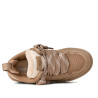 Zapatillas UGG Lowmel en color Sand con cordones anchos y detalles de ante