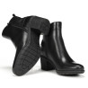 Botines tacón Fluchos Nydia negros de piel con tacón y hebilla decorativa