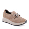 Zapatos planos Imac de mujer en color taupe con cuña deportiva y adorno metálico de pedrería