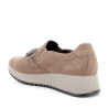 Zapatos planos Imac de mujer en color taupe con cuña deportiva y adorno metálico de pedrería