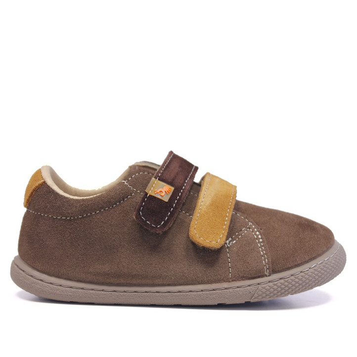 Zapatos Vulladi marrones de serraje con doble velcro y puntera reforzada - Querol online