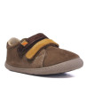 Zapatos Vulladi marrones de serraje con doble velcro y puntera reforzada