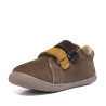 Zapatos Vulladi marrones de serraje con doble velcro y puntera reforzada