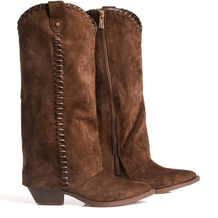 Botas Querol cowboy marrón chocolate de efecto ante con detalles trenzados - Querol online