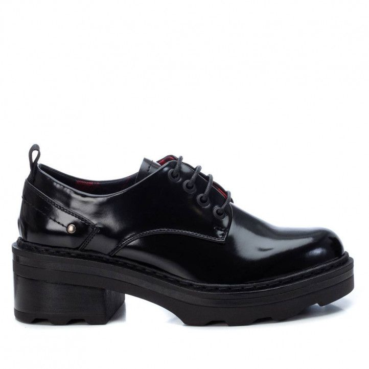 Zapatos tacón Xti negros de cordones con estampado interior
